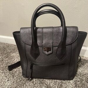 Like new Henri Bendel Rivington